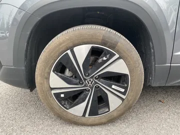2024 Volkswagen Taos - image 7