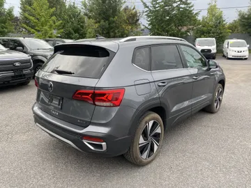 2024 Volkswagen Taos - image 3