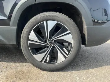 2024 Volkswagen Taos - image 10