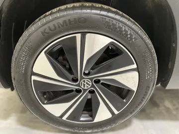2024 Volkswagen Taos - image 6