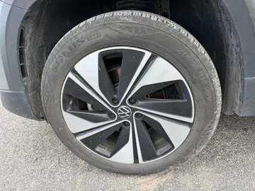 2024 Volkswagen Taos - image 7