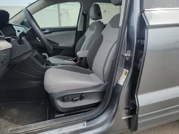 2024 Volkswagen Taos - image 8