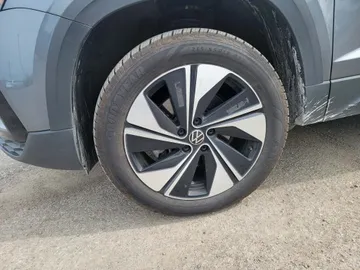 2024 Volkswagen Taos - image 10