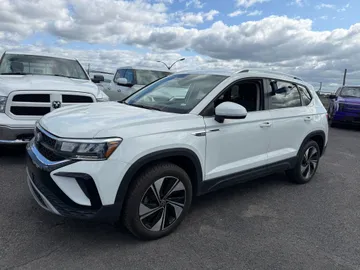 2024 Volkswagen Taos - image 3