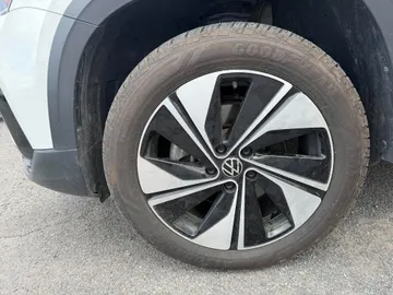 2024 Volkswagen Taos - image 7