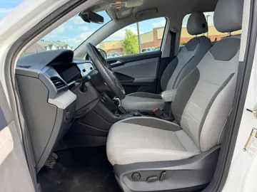 2024 Volkswagen Taos - image 8