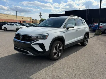 2024 Volkswagen Taos - image 3