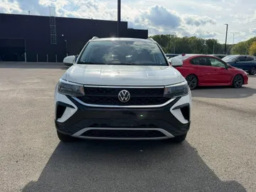 2024 Volkswagen Taos - image 2