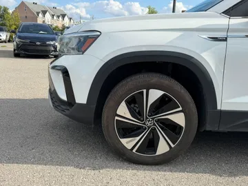 2024 Volkswagen Taos - image 7
