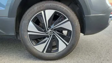 2024 Volkswagen Taos - image 7