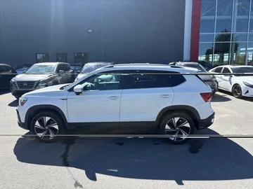 2024 Volkswagen Taos - image 4