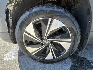 2023 Volkswagen Taos - image 7