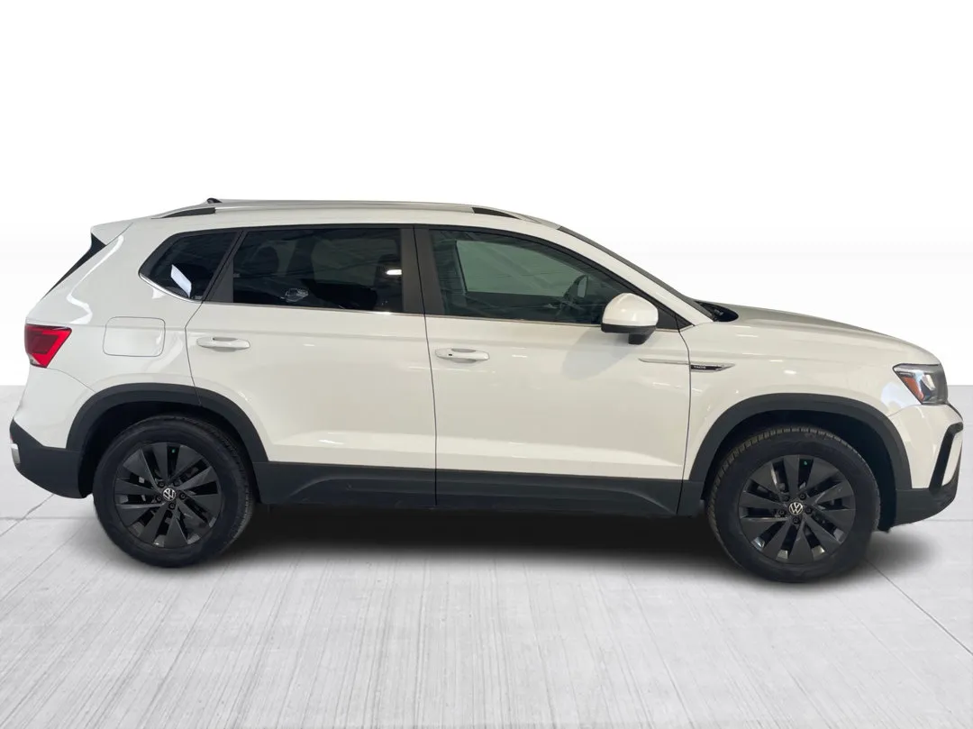 2022 Volkswagen Taos — photo 2