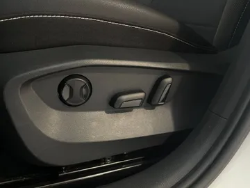 2022 Volkswagen Taos - image 18