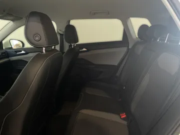 2022 Volkswagen Taos - image 15
