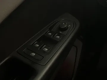 2022 Volkswagen Taos - image 24