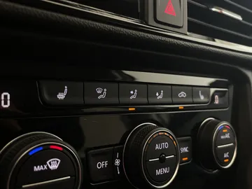 2022 Volkswagen Taos - image 25