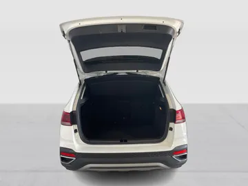2022 Volkswagen Taos - image 13