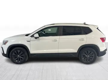 2022 Volkswagen Taos - image 10