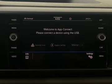 2022 Volkswagen Taos - image 7