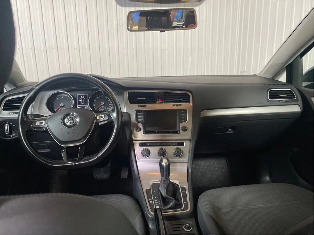 2017 Volkswagen Golf SportWagen — photo 4