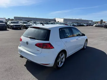 2015 Volkswagen Golf - image 6
