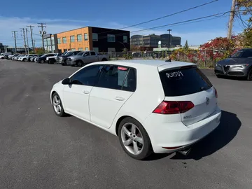 2015 Volkswagen Golf - image 8