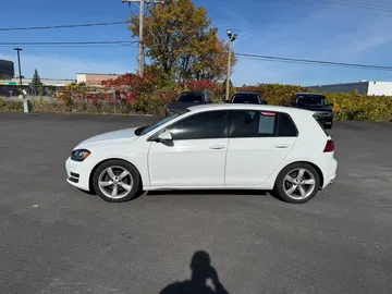 2015 Volkswagen Golf - image 4