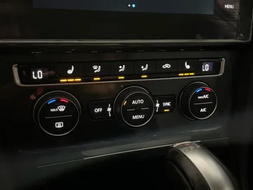 2019 Volkswagen Golf SportWagen - image 23