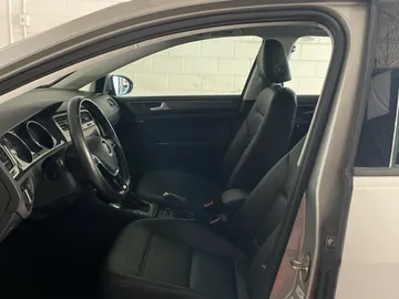 2019 Volkswagen Golf SportWagen - image 3