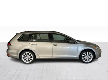 2019 Volkswagen Golf SportWagen - image 2