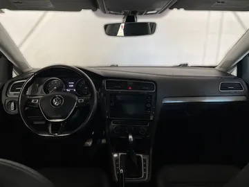 2019 Volkswagen Golf SportWagen - image 4