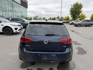 2015 Volkswagen Golf - image 6
