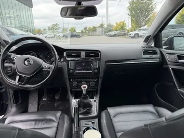 2015 Volkswagen Golf - image 8