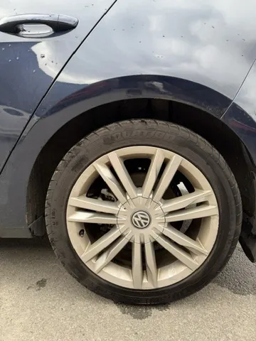 2015 Volkswagen Golf - image 9