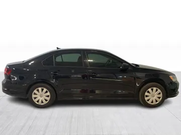 2017 Volkswagen Jetta - image 2
