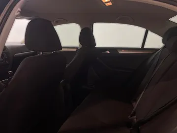 2017 Volkswagen Jetta - image 14