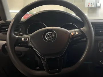 2017 Volkswagen Jetta - image 16