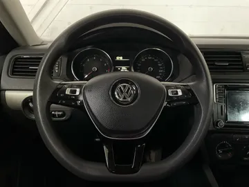2016 Volkswagen Jetta - image 16