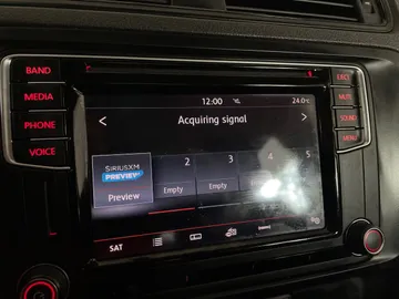 2016 Volkswagen Jetta - image 25