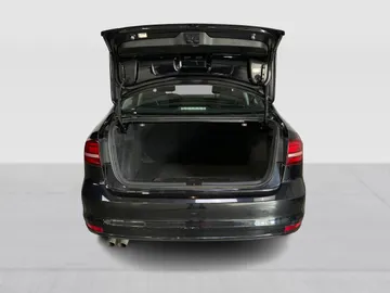 2016 Volkswagen Jetta - image 12