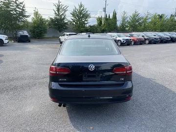 2016 Volkswagen Jetta - image 6