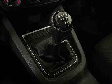 2016 Volkswagen Jetta - image 24