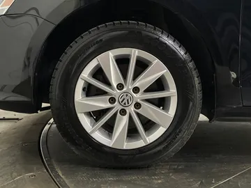 2016 Volkswagen Jetta - image 6
