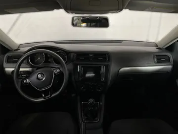 2016 Volkswagen Jetta - image 4