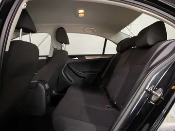 2016 Volkswagen Jetta - image 14