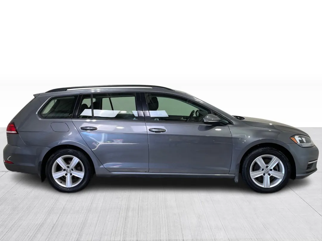 2019 Volkswagen Golf SportWagen — photo 2