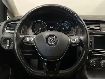 2019 Volkswagen Golf SportWagen - image 22