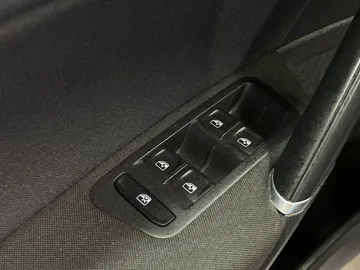 2019 Volkswagen Golf SportWagen - image 21