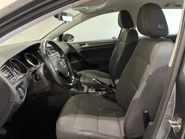 2019 Volkswagen Golf SportWagen - image 3